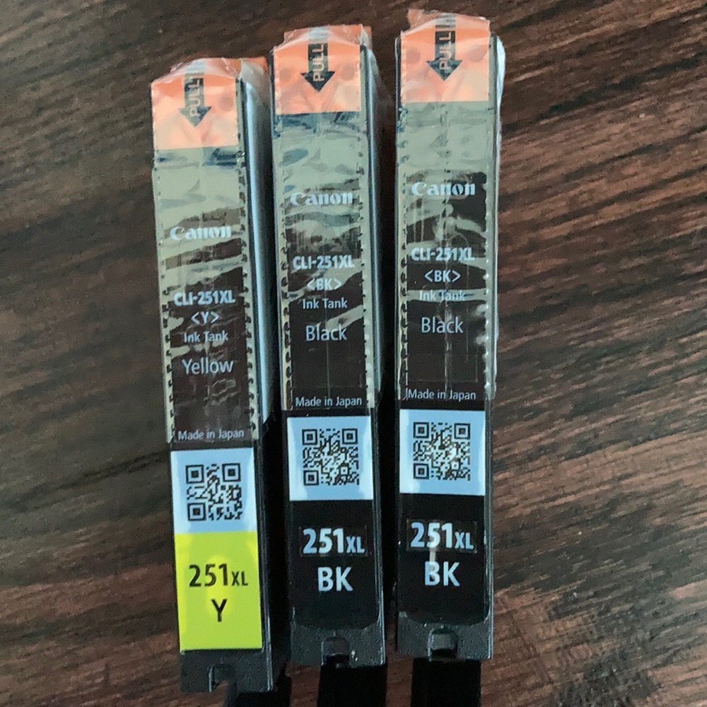 New without box canon 251 xl ink